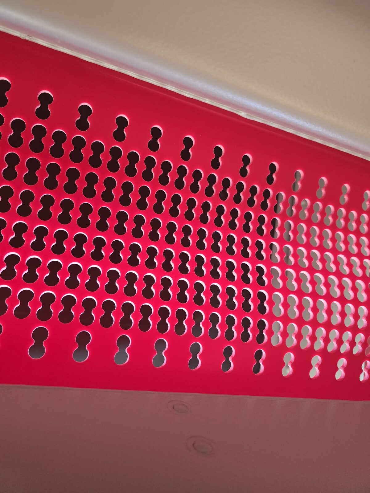Close-up of a flip-flow polyurethane screen mat