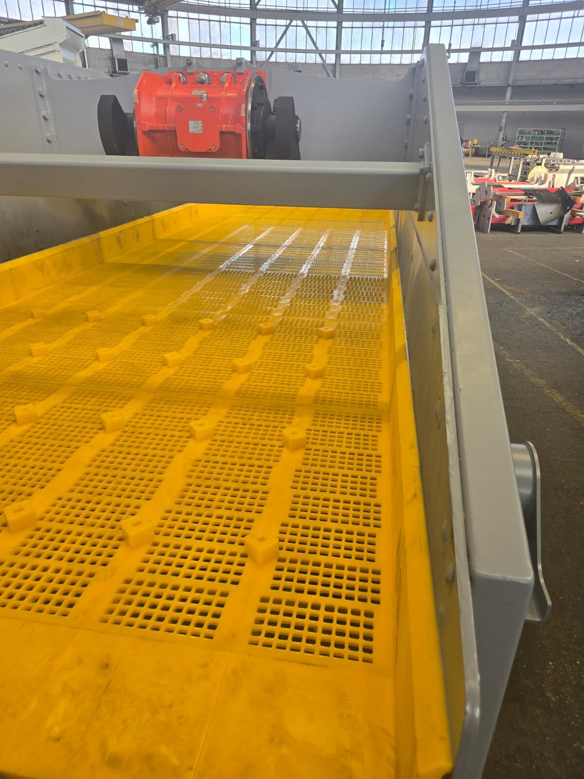 Polyurethane screen media on a flip-flow deck